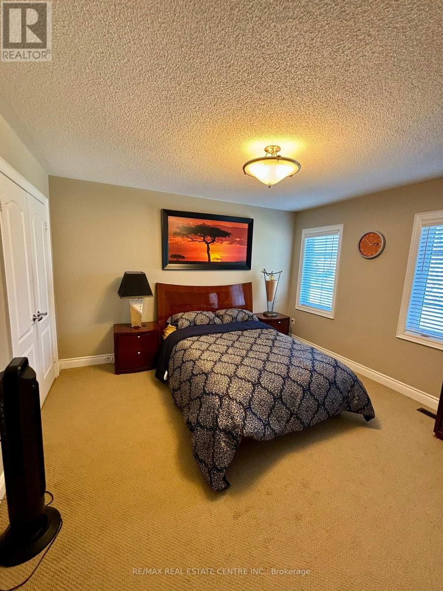 Upper Portion - 9 Belleville Drive, Brampton, Ontario  L6P 1V7 - Photo 17 - W12457672