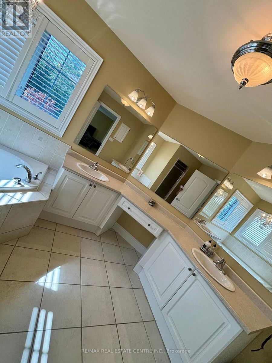 Upper Portion - 9 Belleville Drive, Brampton, Ontario  L6P 1V7 - Photo 15 - W12457672