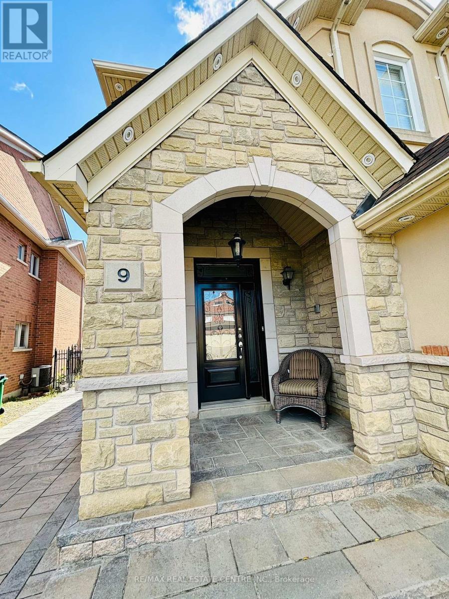 Upper Portion - 9 Belleville Drive, Brampton, Ontario  L6P 1V7 - Photo 4 - W12457672