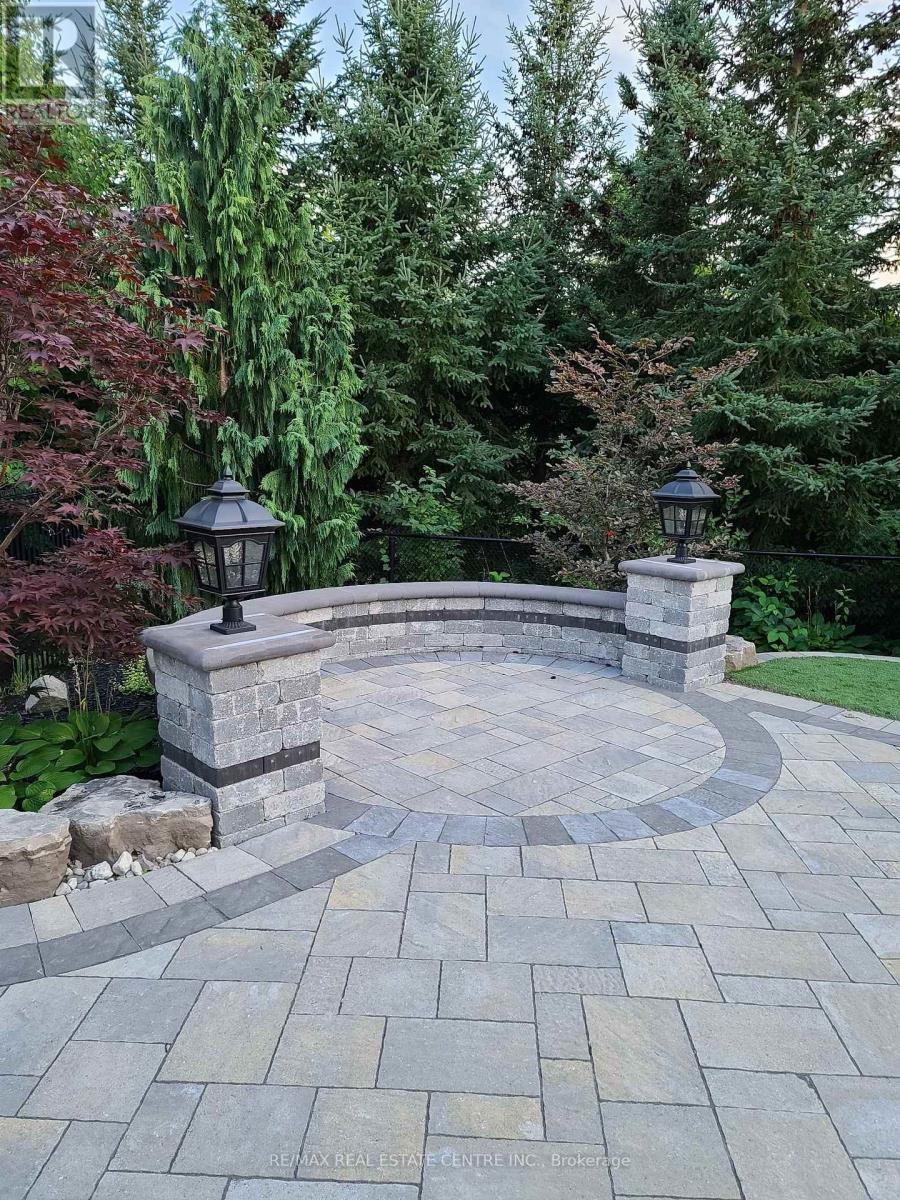 Upper Portion - 9 Belleville Drive, Brampton, Ontario  L6P 1V7 - Photo 23 - W12457672