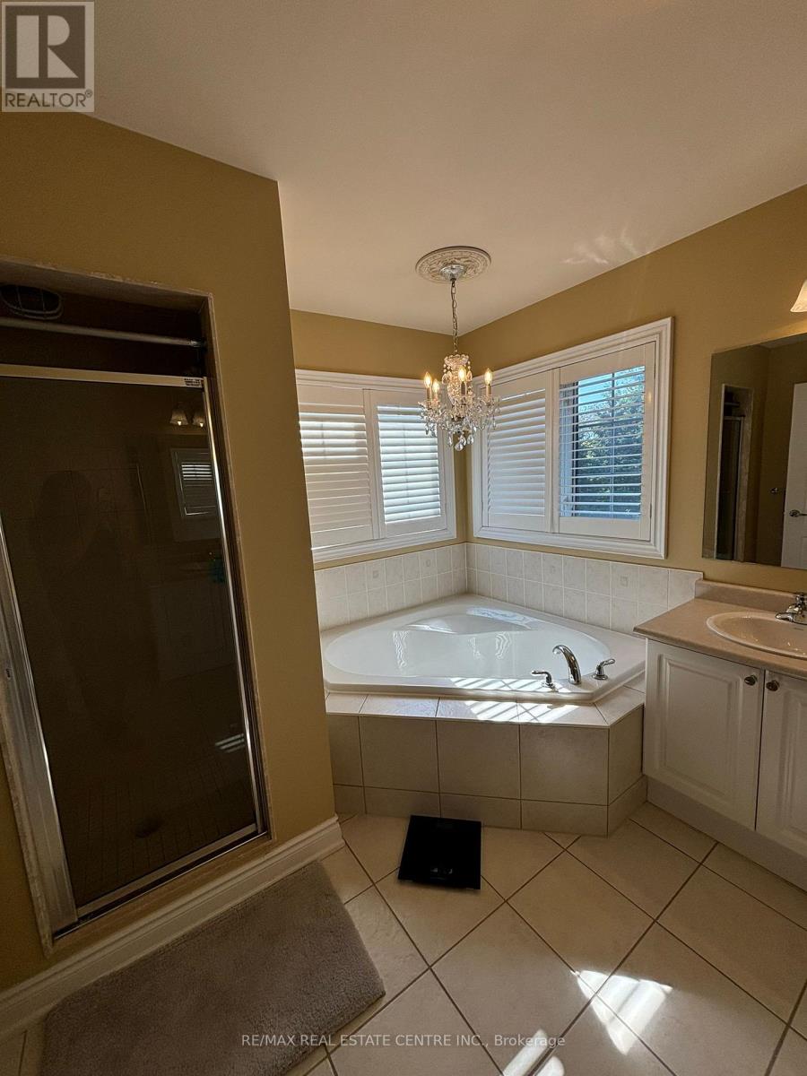 Upper Portion - 9 Belleville Drive, Brampton, Ontario  L6P 1V7 - Photo 13 - W12457672