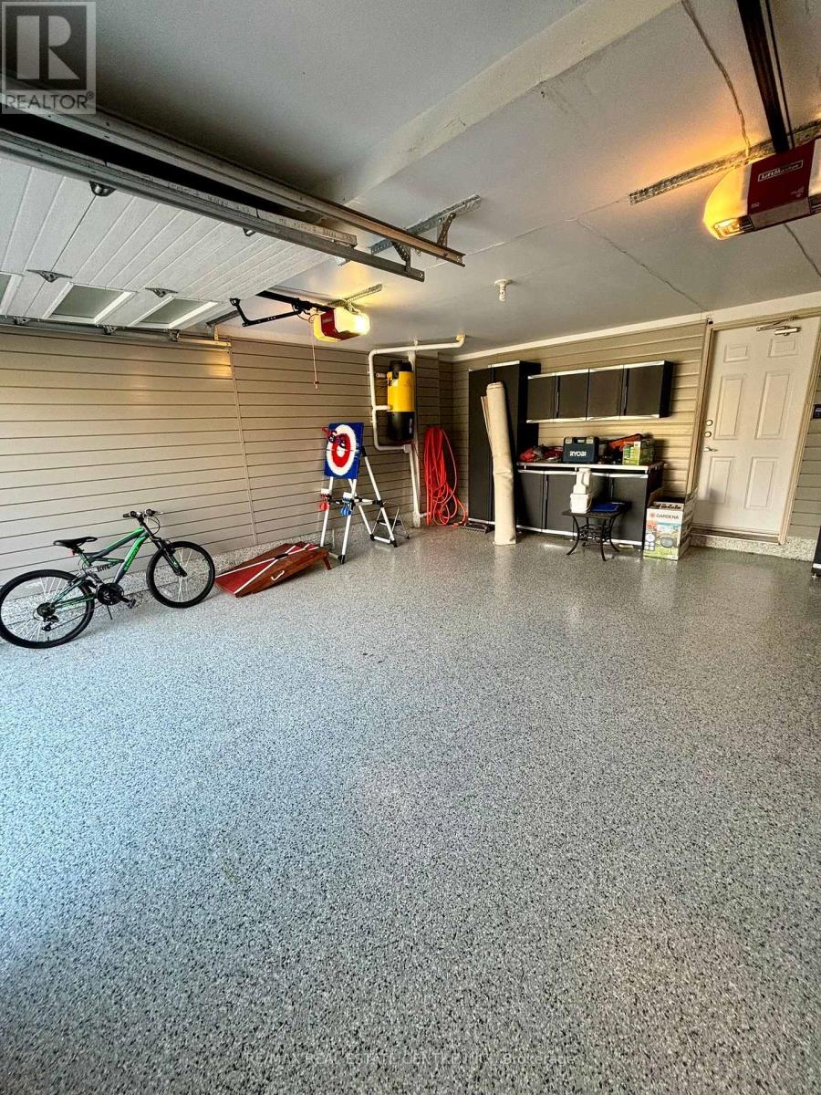 Upper Portion - 9 Belleville Drive, Brampton, Ontario  L6P 1V7 - Photo 5 - W12457672