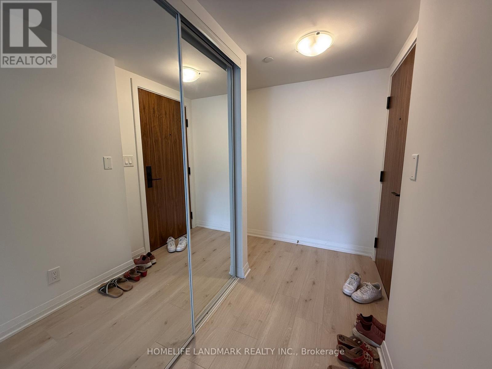 411 - 99 Foxbar Road, Toronto, Ontario  M4V 2G5 - Photo 15 - C12471946