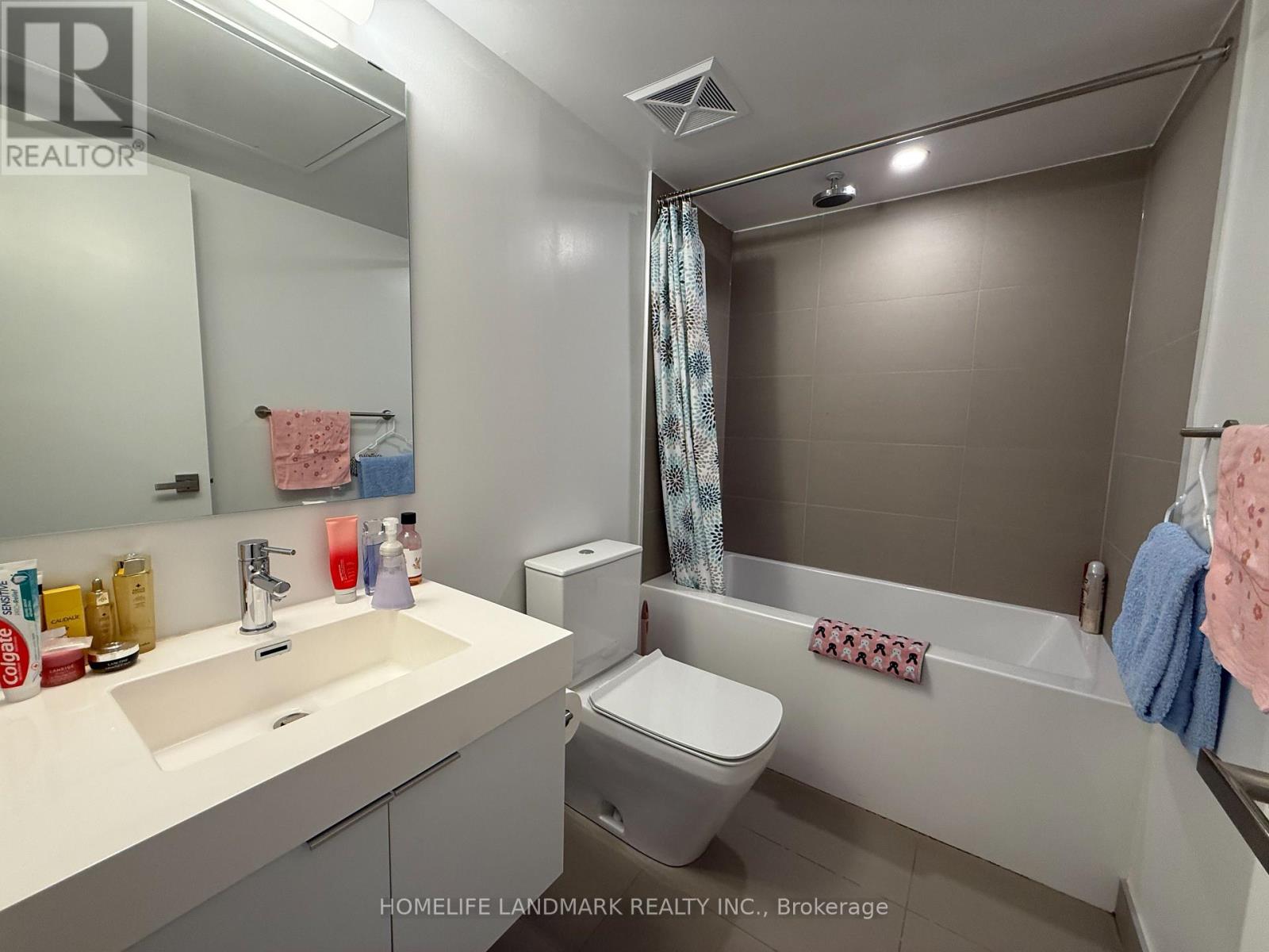 411 - 99 Foxbar Road, Toronto, Ontario  M4V 2G5 - Photo 16 - C12471946