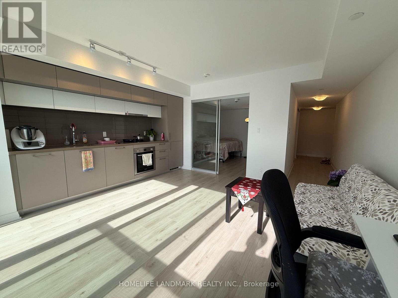 411 - 99 Foxbar Road, Toronto, Ontario  M4V 2G5 - Photo 17 - C12471946