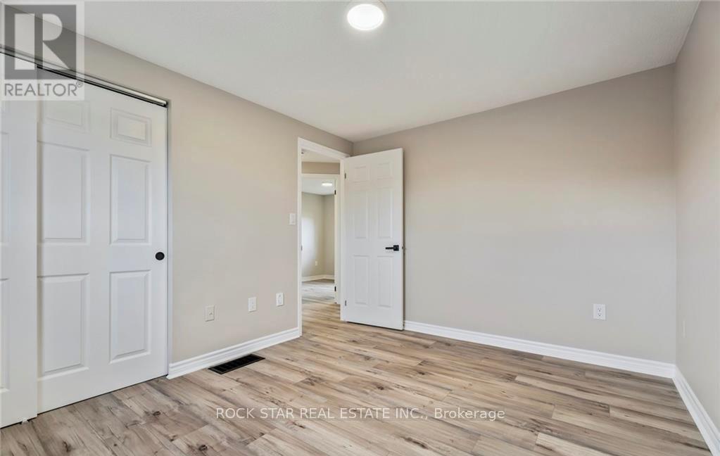 8 Ginger Drive, Barrie (Holly), Ontario  L4N 9Z2 - Photo 10 - S12485808