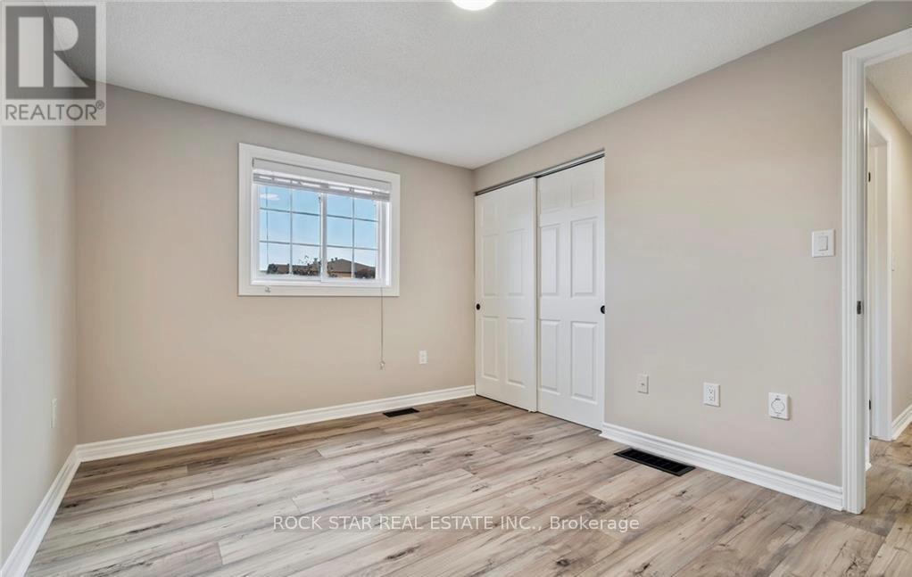 8 Ginger Drive, Barrie (Holly), Ontario  L4N 9Z2 - Photo 11 - S12485808