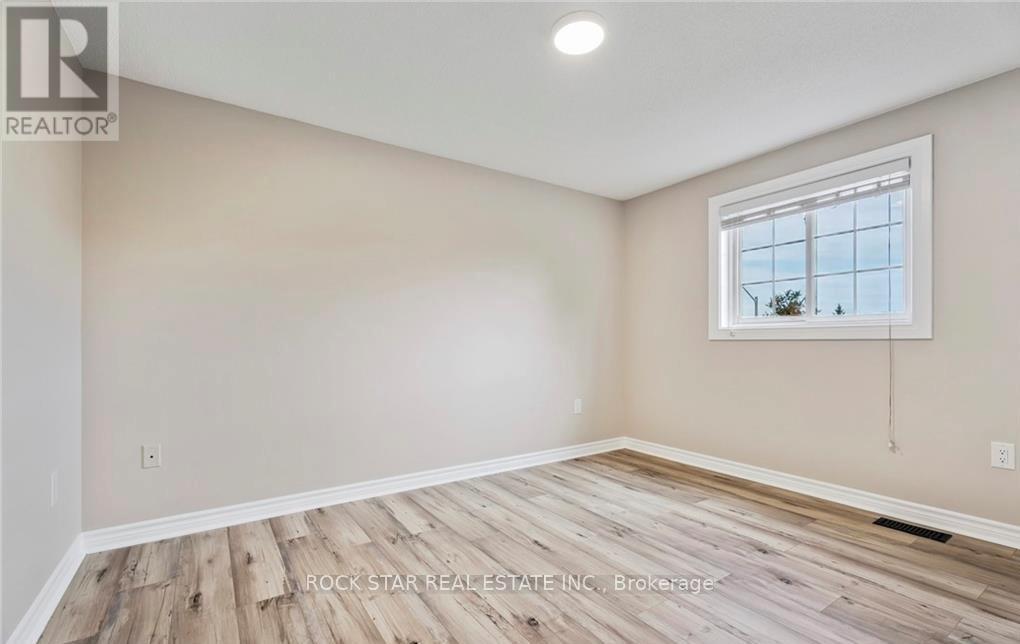 8 Ginger Drive, Barrie (Holly), Ontario  L4N 9Z2 - Photo 12 - S12485808