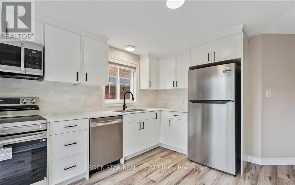 8 Ginger Drive, Barrie (Holly), Ontario  L4N 9Z2 - Photo 3 - S12485808