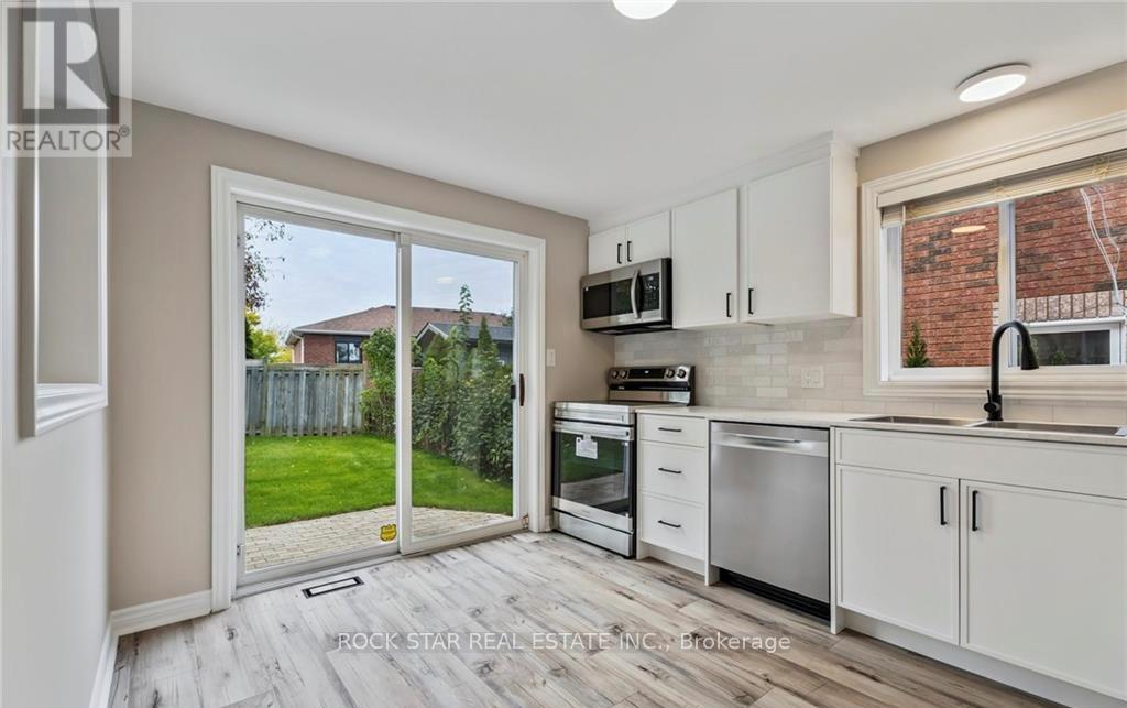 8 Ginger Drive, Barrie (Holly), Ontario  L4N 9Z2 - Photo 4 - S12485808