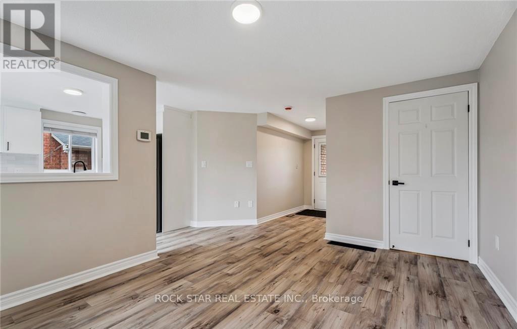 8 Ginger Drive, Barrie (Holly), Ontario  L4N 9Z2 - Photo 5 - S12485808