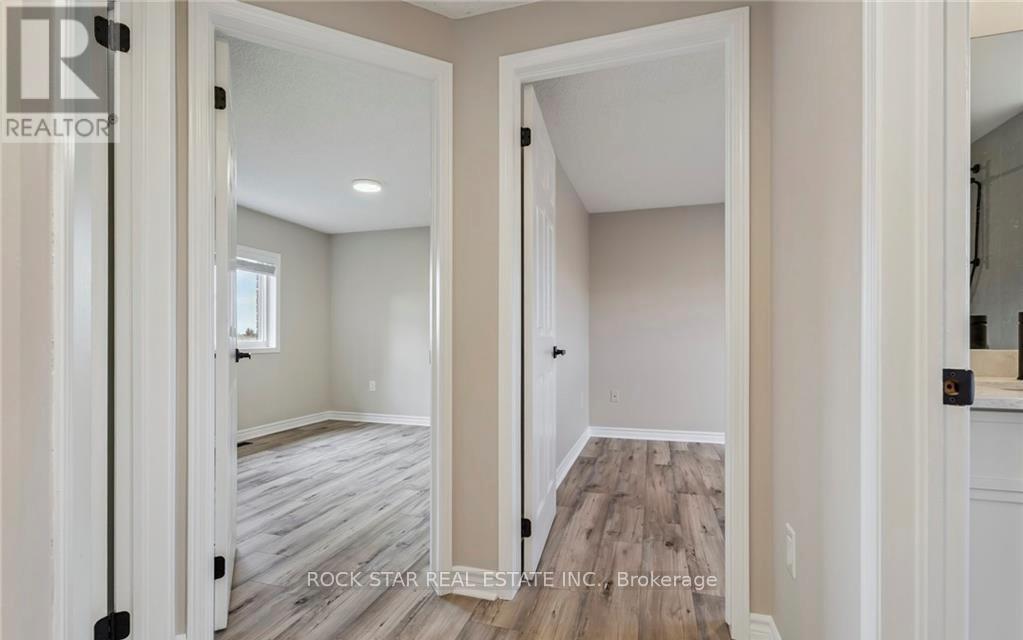 8 Ginger Drive, Barrie (Holly), Ontario  L4N 9Z2 - Photo 7 - S12485808