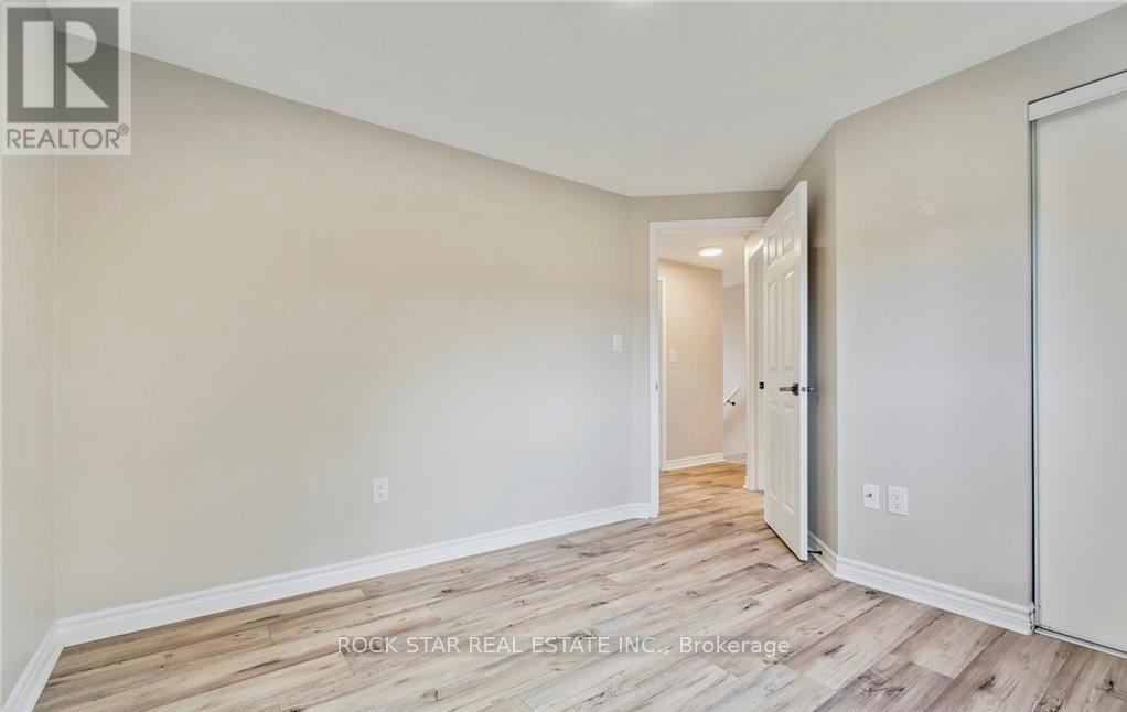 8 Ginger Drive, Barrie (Holly), Ontario  L4N 9Z2 - Photo 8 - S12485808