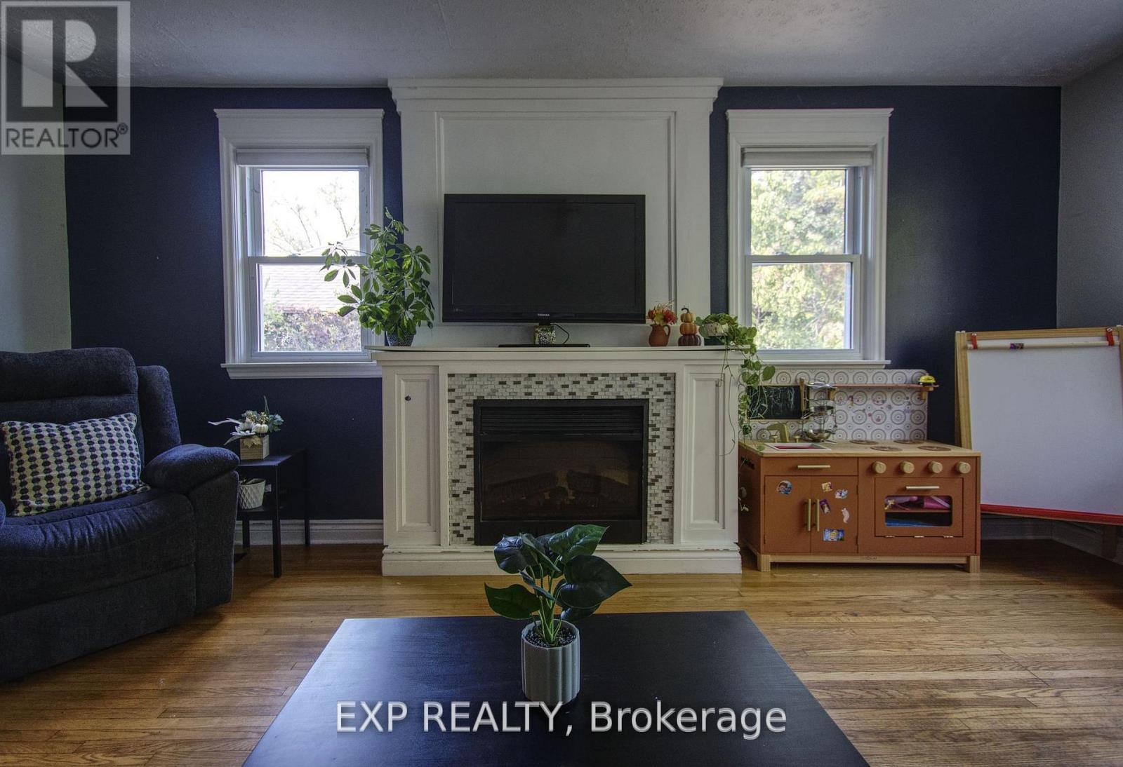 349 Euclid Avenue, Peterborough, Ontario  K9H 1M7 - Photo 3 - X12485969