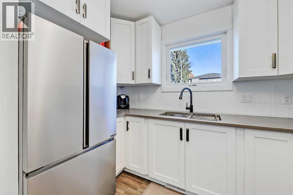 2402 36 Street Sw, Calgary, Alberta  T3E 2Z5 - Photo 3 - A2264990