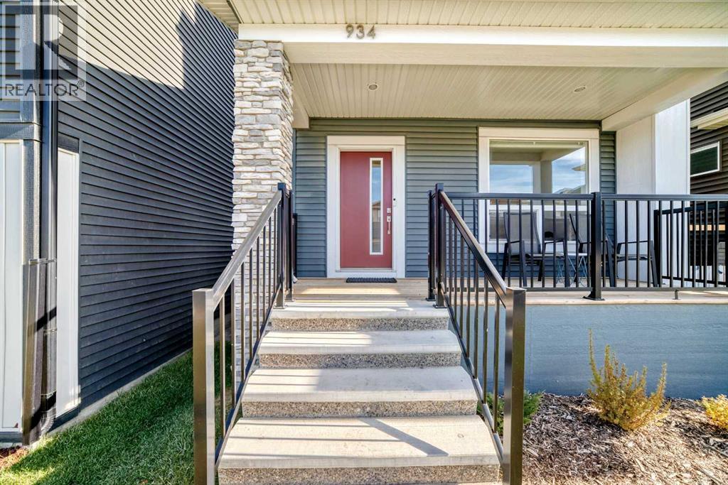 934 Cobblemore Common Sw, Airdrie, Alberta  T4B 5L9 - Photo 2 - A2265943