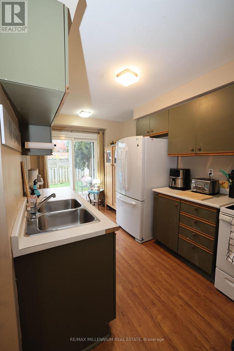 4 Stewart Maclaren Road, Halton Hills, Ontario  L7G 5L8 - Photo 9 - W12485321