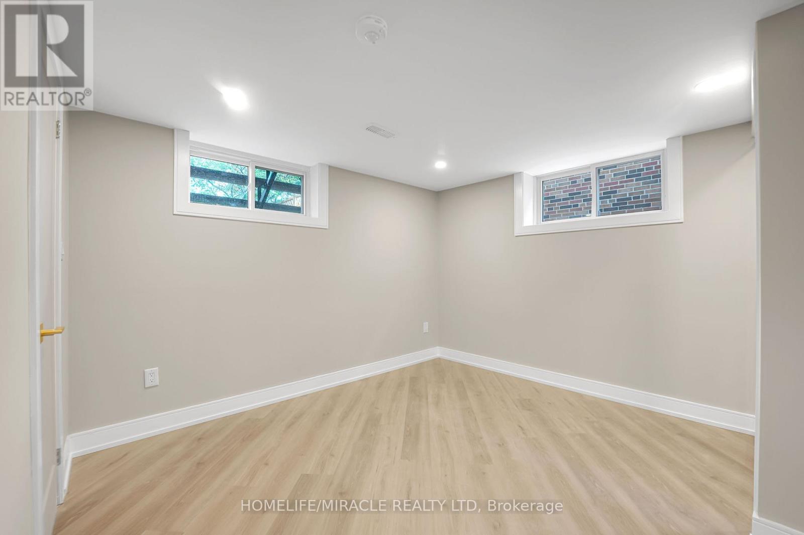 125 Elmcrest Road, Toronto, Ontario  M9C 3R5 - Photo 37 - W12482793