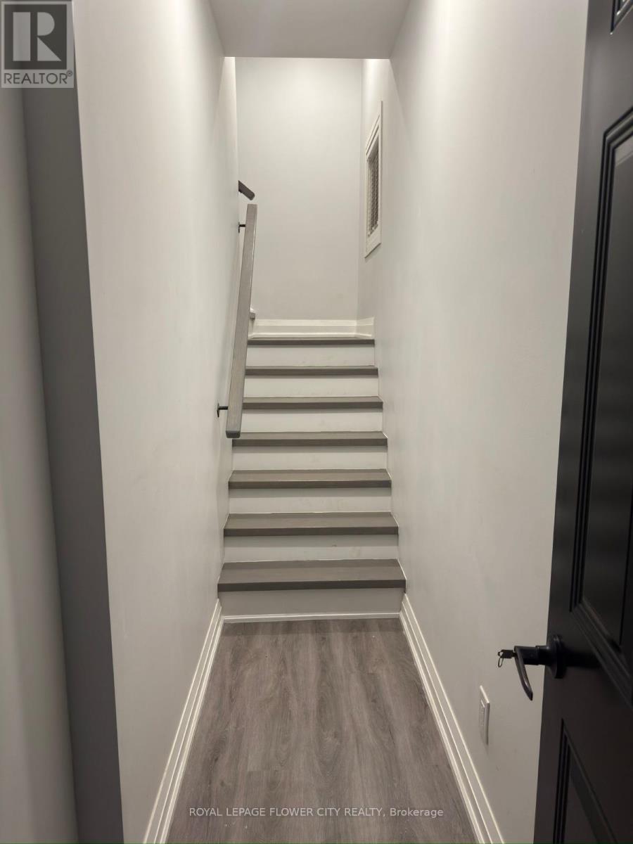 #upper - 414 Perth Avenue, Toronto, Ontario  M6P 3Y6 - Photo 10 - W12485790