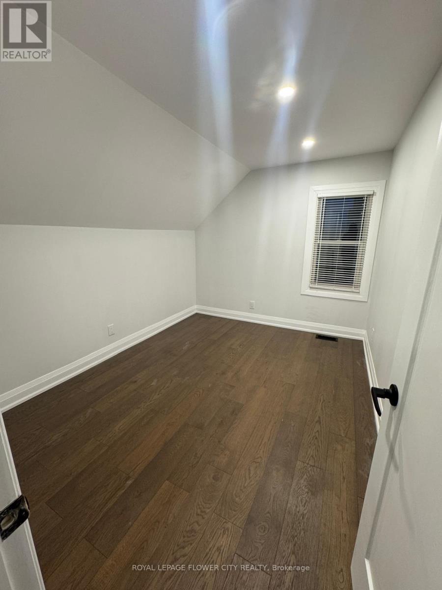 #upper - 414 Perth Avenue, Toronto, Ontario  M6P 3Y6 - Photo 12 - W12485790