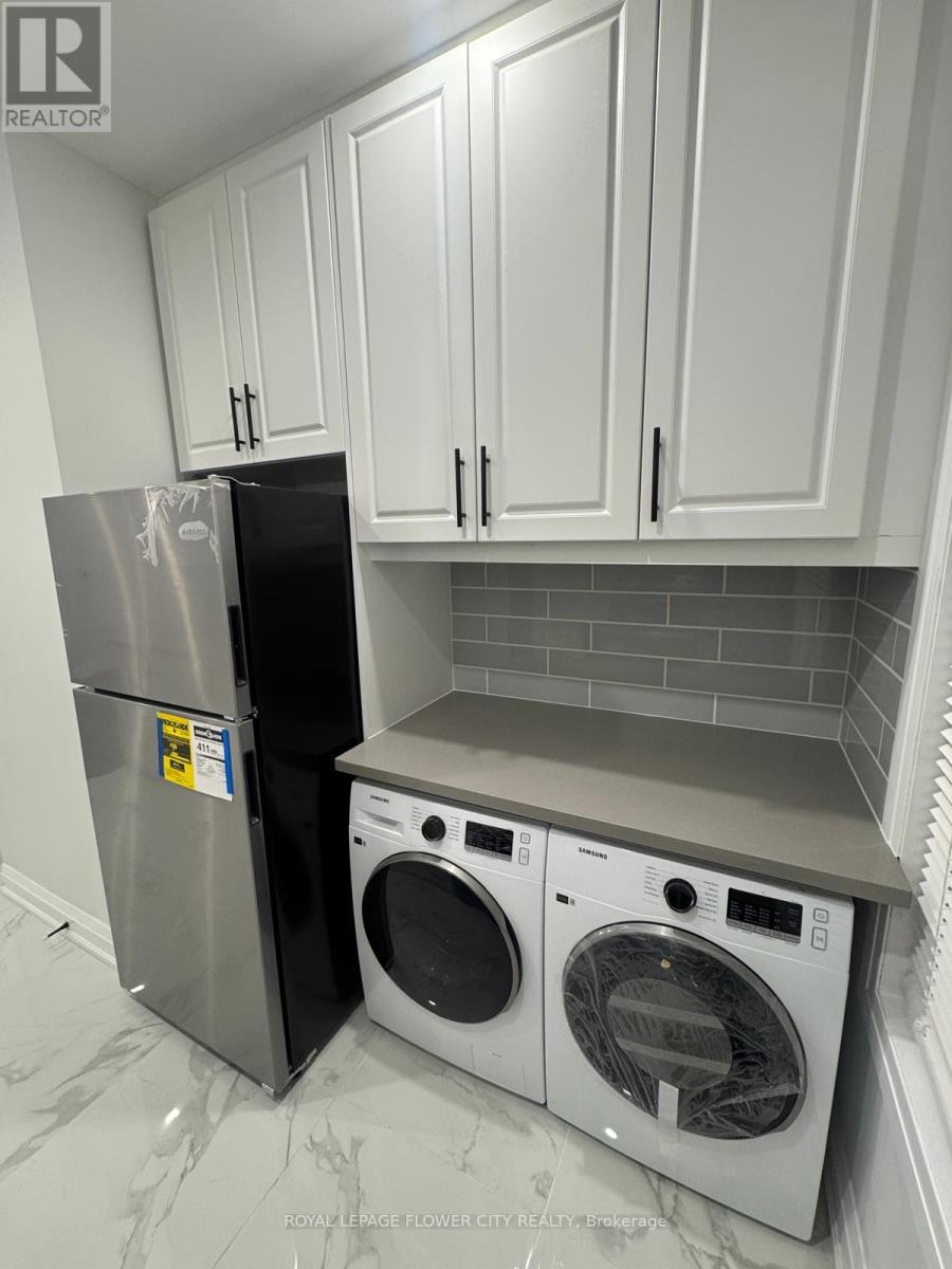 #upper - 414 Perth Avenue, Toronto, Ontario  M6P 3Y6 - Photo 15 - W12485790