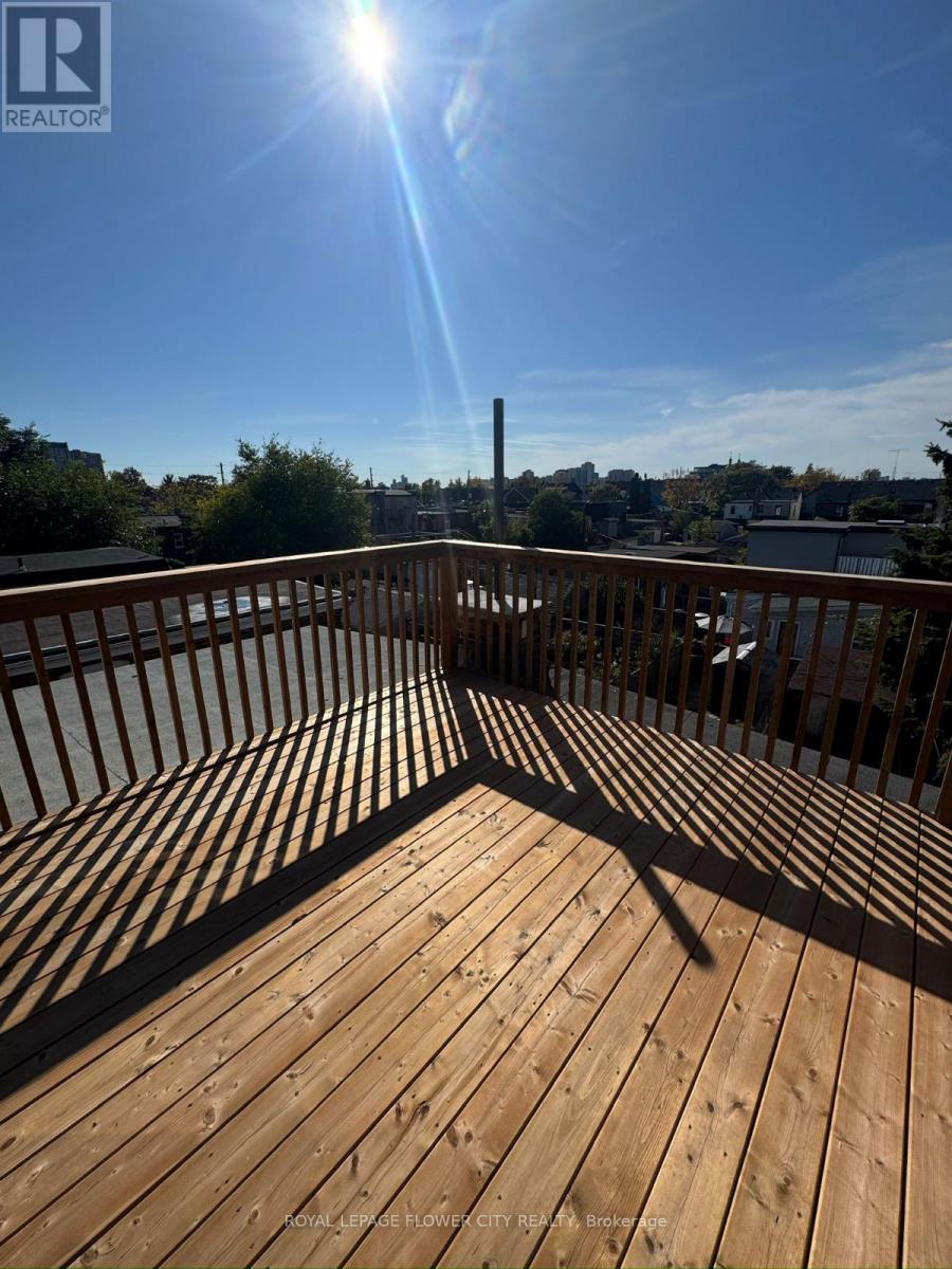 #upper - 414 Perth Avenue, Toronto, Ontario  M6P 3Y6 - Photo 18 - W12485790