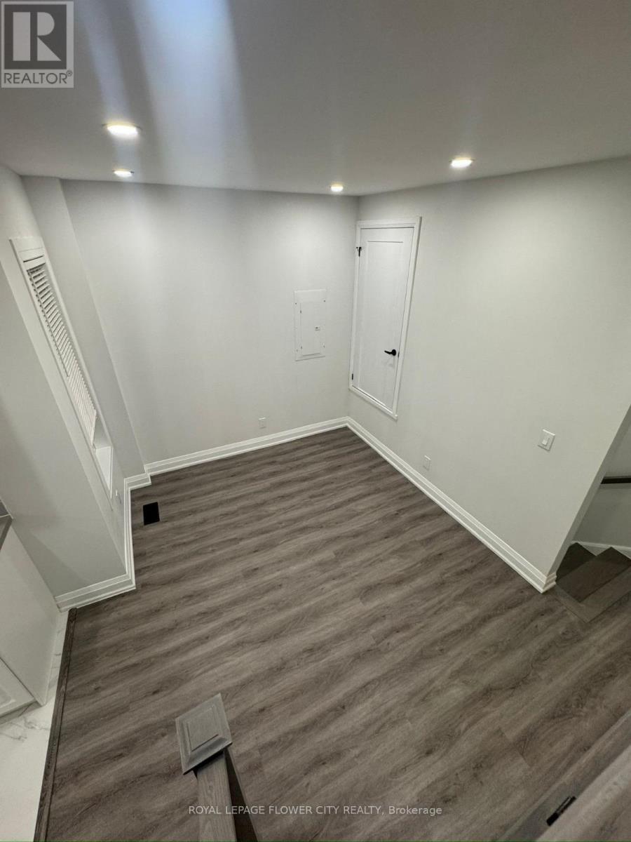 #upper - 414 Perth Avenue, Toronto, Ontario  M6P 3Y6 - Photo 3 - W12485790