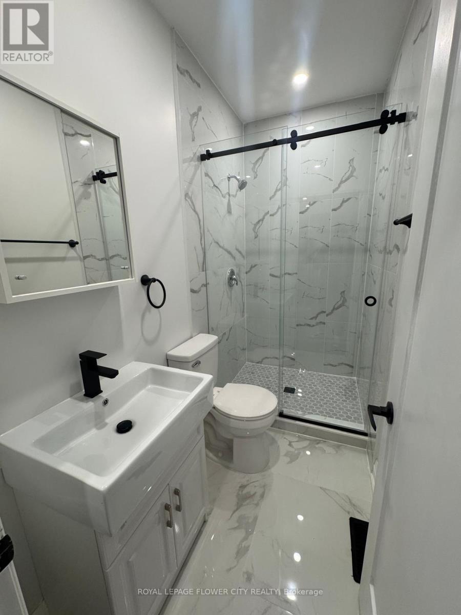 #upper - 414 Perth Avenue, Toronto, Ontario  M6P 3Y6 - Photo 6 - W12485790