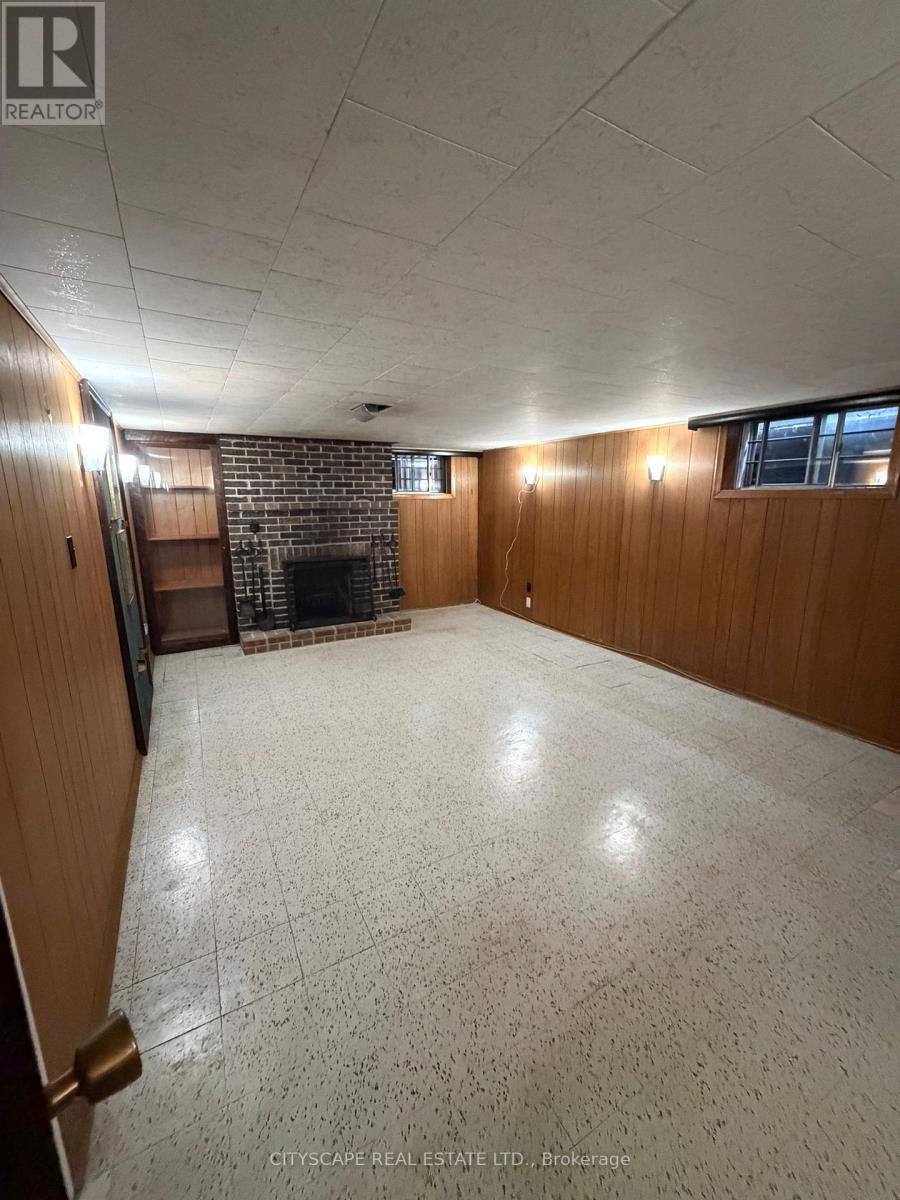 40 Ovida Avenue, Toronto, Ontario  M9B 1E1 - Photo 10 - W12485796