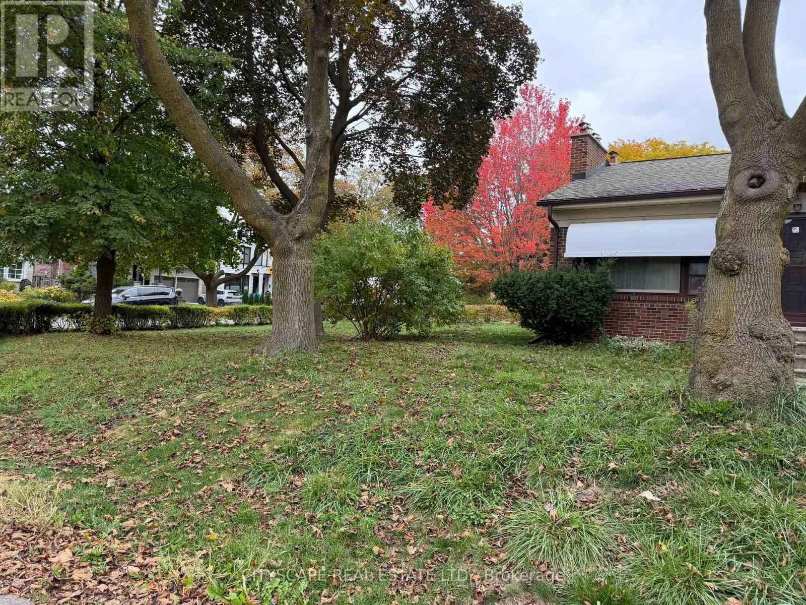 40 Ovida Avenue, Toronto, Ontario  M9B 1E1 - Photo 19 - W12485796