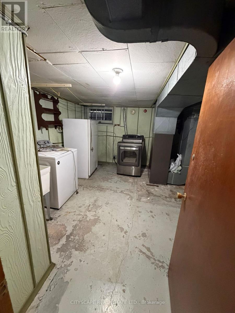 40 Ovida Avenue, Toronto, Ontario  M9B 1E1 - Photo 2 - W12485796