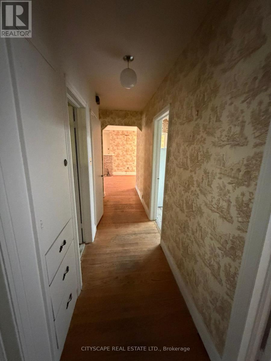 40 Ovida Avenue, Toronto, Ontario  M9B 1E1 - Photo 20 - W12485796