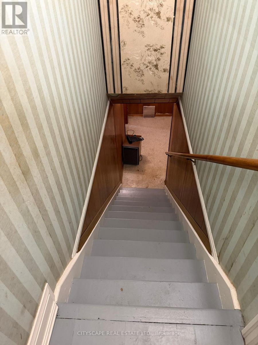 40 Ovida Avenue, Toronto, Ontario  M9B 1E1 - Photo 21 - W12485796