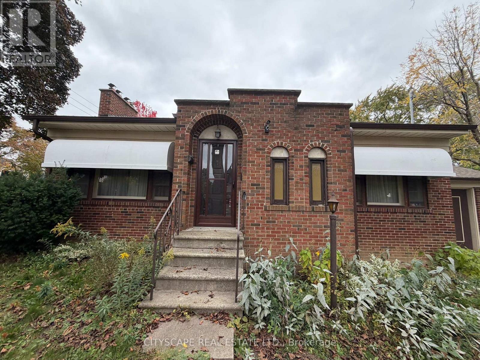 40 Ovida Avenue, Toronto, Ontario  M9B 1E1 - Photo 3 - W12485796