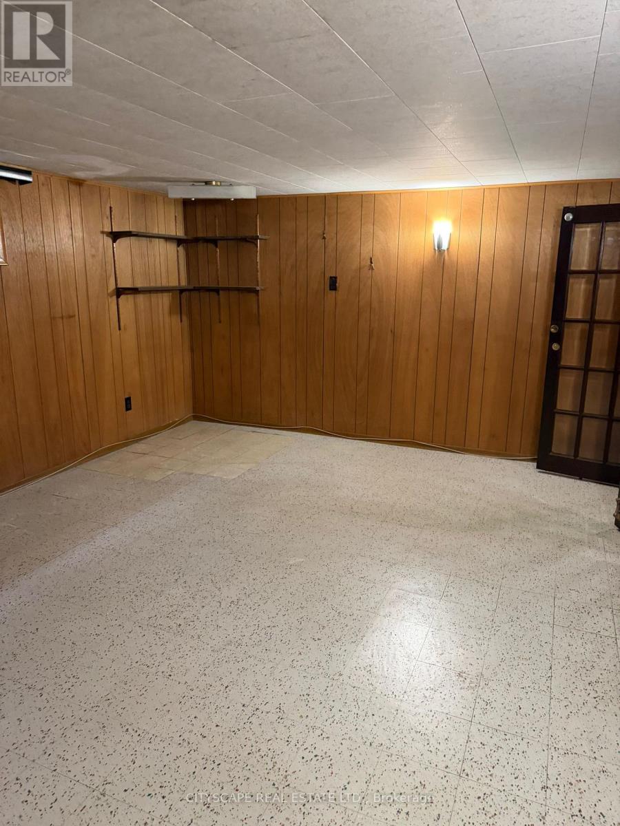 40 Ovida Avenue, Toronto, Ontario  M9B 1E1 - Photo 8 - W12485796