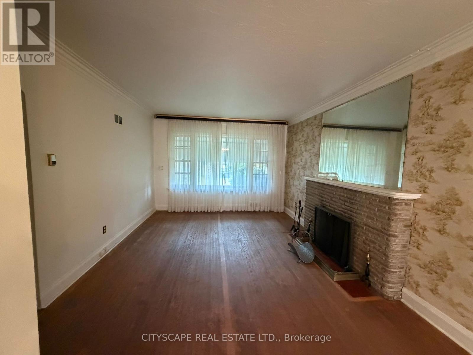 40 Ovida Avenue, Toronto, Ontario  M9B 1E1 - Photo 9 - W12485796