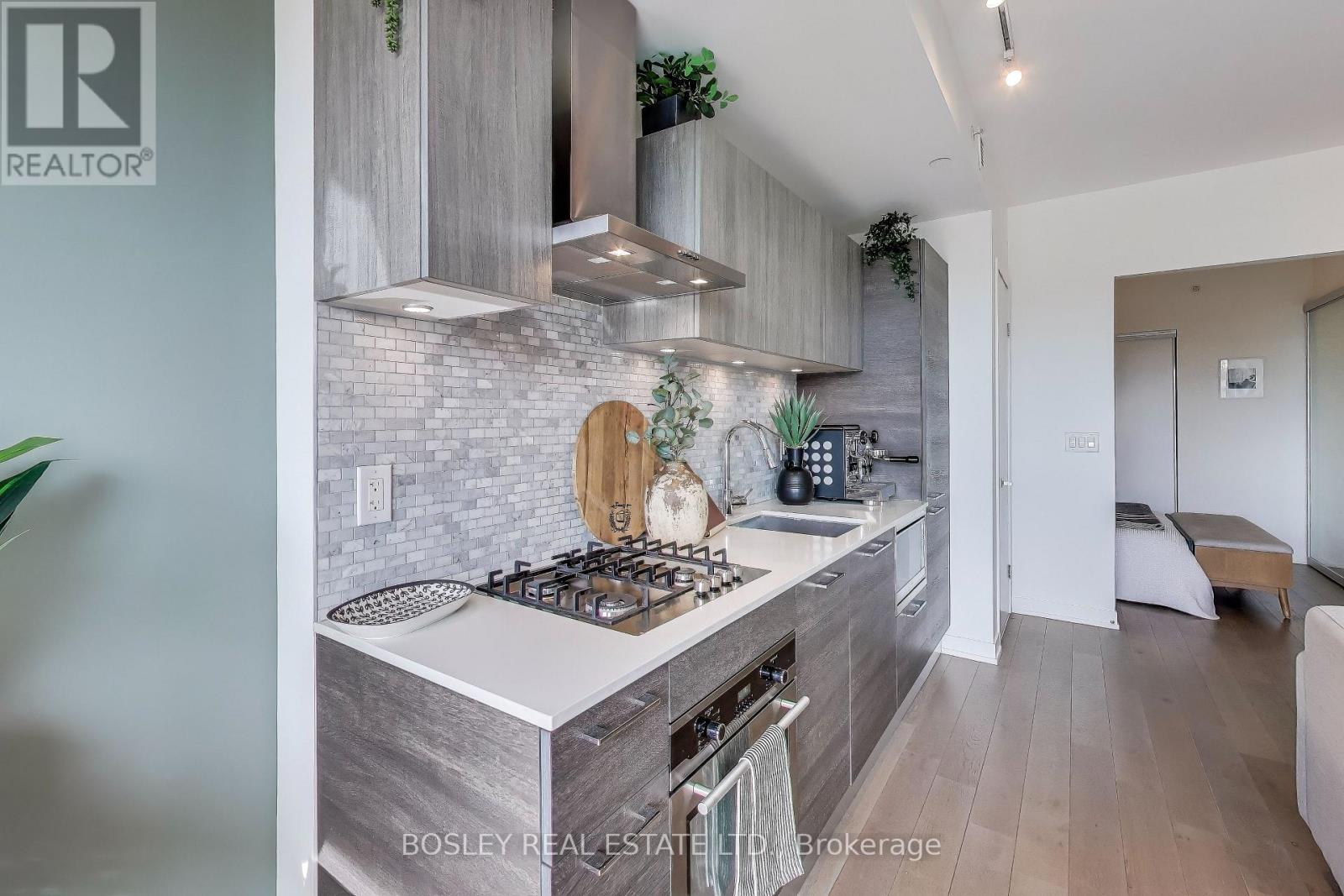 416 - 530 Indian Grove, Toronto, Ontario  M6P 0B3 - Photo 12 - W12485803