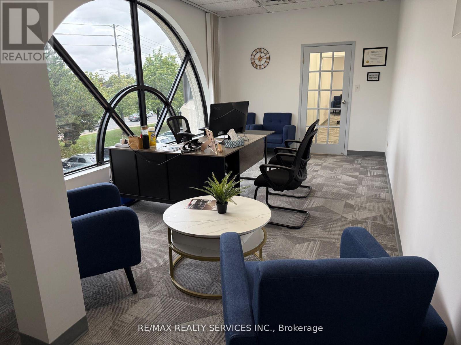 219 - 6705 Tomken Rd Road, Mississauga, Ontario  L5T 2J6 - Photo 2 - W12485824