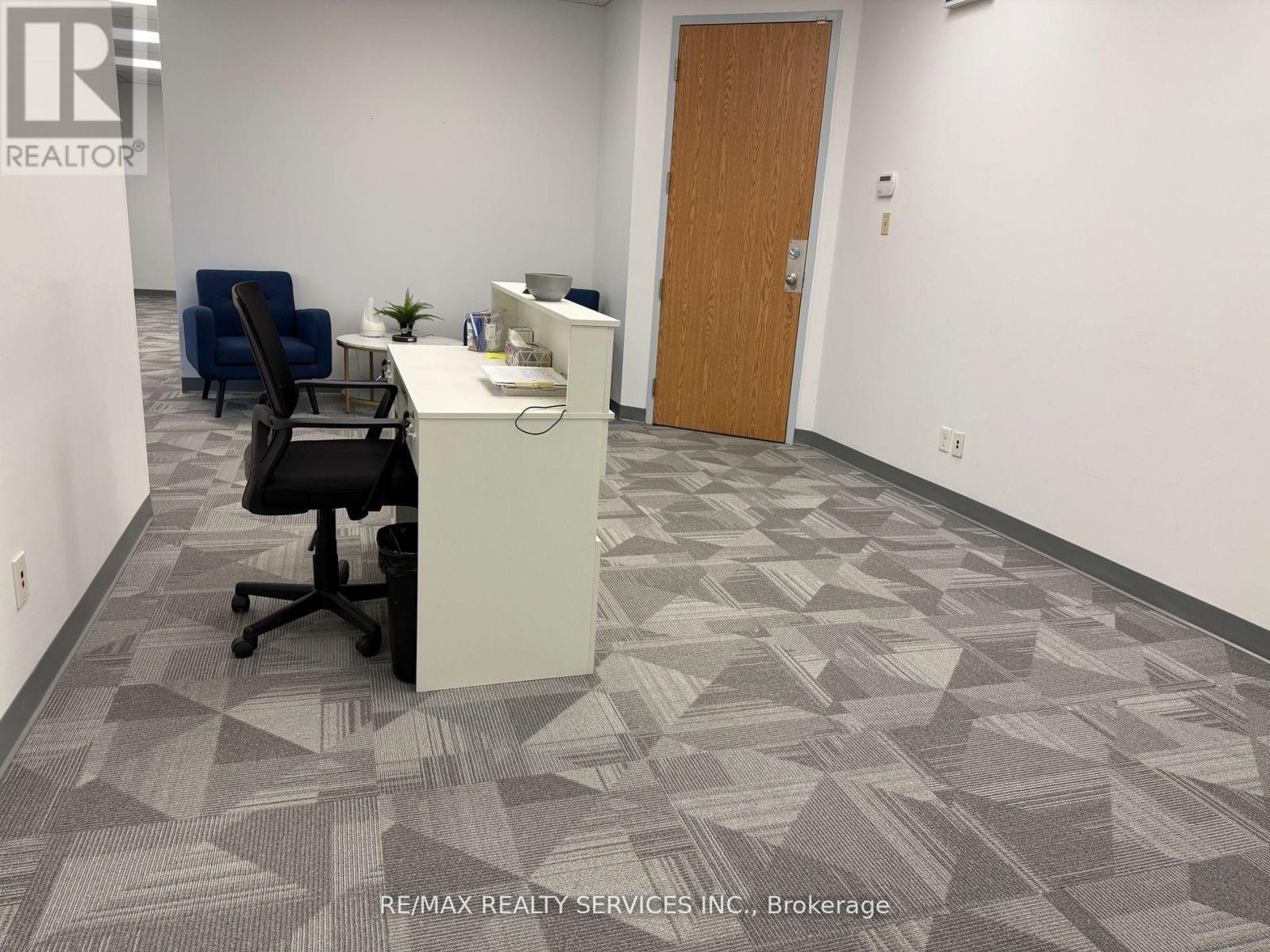 219 - 6705 Tomken Rd Road, Mississauga, Ontario  L5T 2J6 - Photo 4 - W12485824