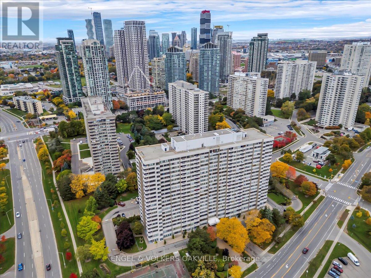 808 - 1580 Mississauga Valley Boulevard, Mississauga, Ontario  L5A 3T8 - Photo 2 - W12485825