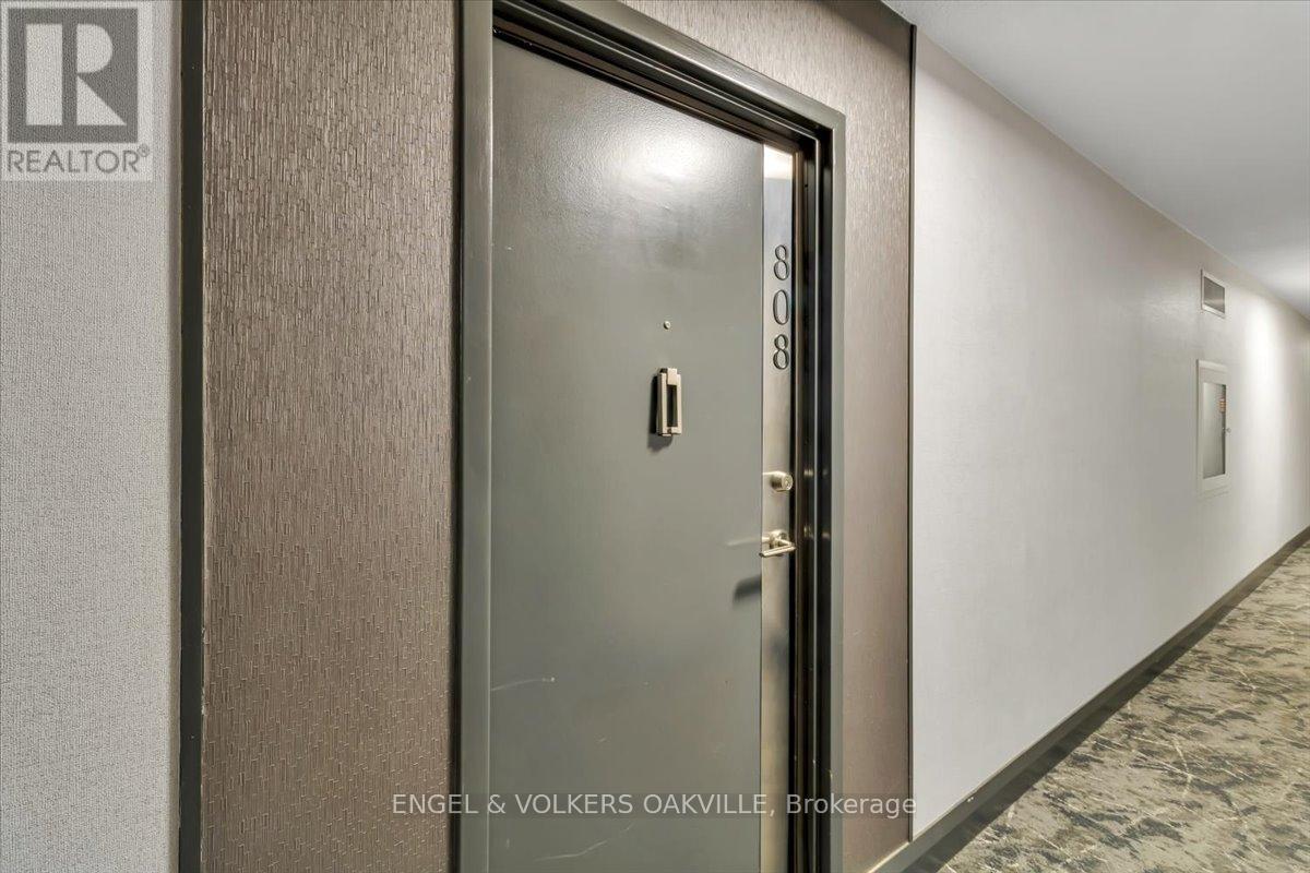 808 - 1580 Mississauga Valley Boulevard, Mississauga, Ontario  L5A 3T8 - Photo 4 - W12485825