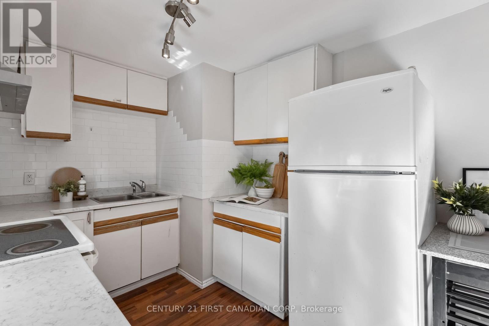 Photo 22 of 44 for 321 Edmonton Street