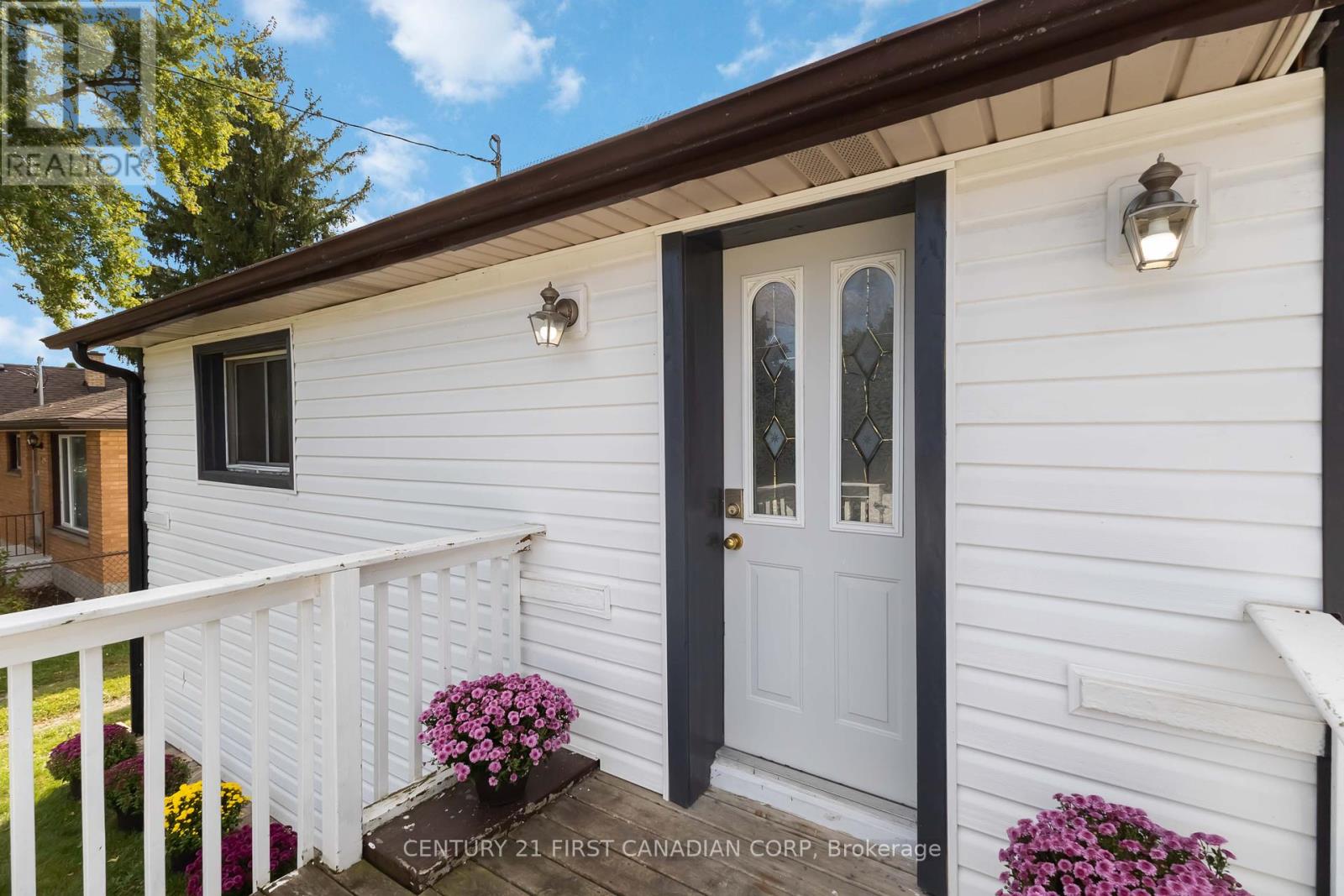 321 Edmonton Street, London East, Ontario  N5W 4X3 - Photo 5 - X12458433