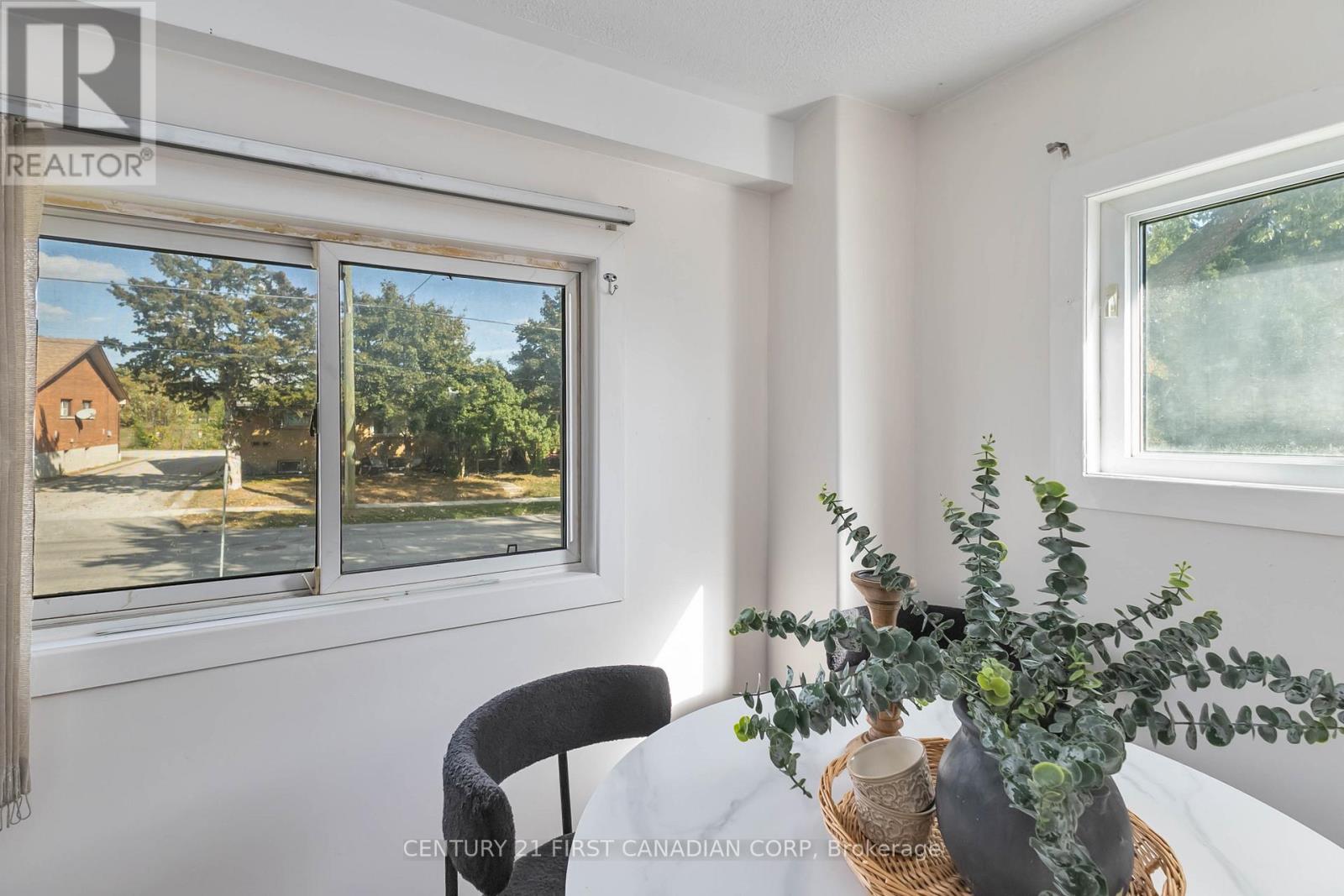 321 Edmonton Street, London East, Ontario  N5W 4X3 - Photo 8 - X12458433