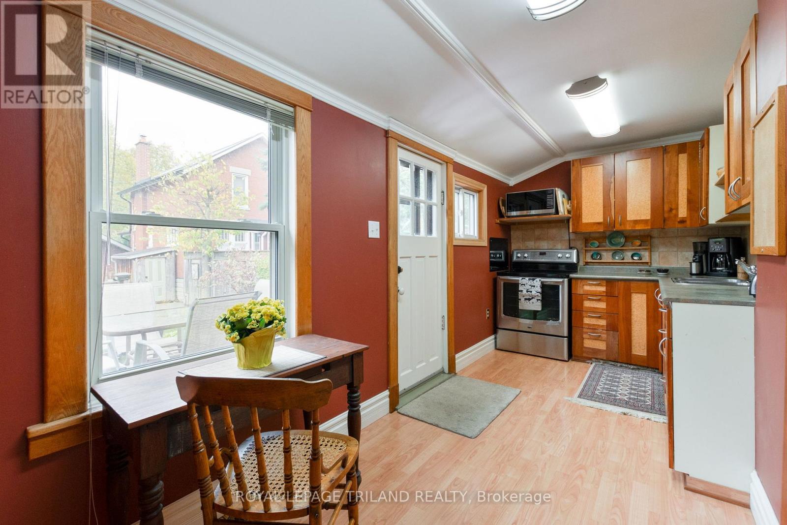 74 Byron Avenue E, London South, Ontario  N6C 1C7 - Photo 9 - X12478880