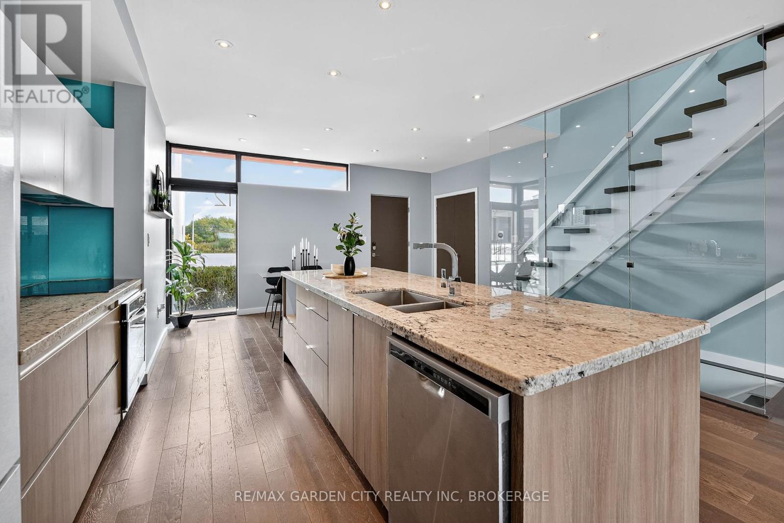 12 1/2 Beamer Court, Thorold, Ontario  L2V 0C9 - Photo 7 - X12363964