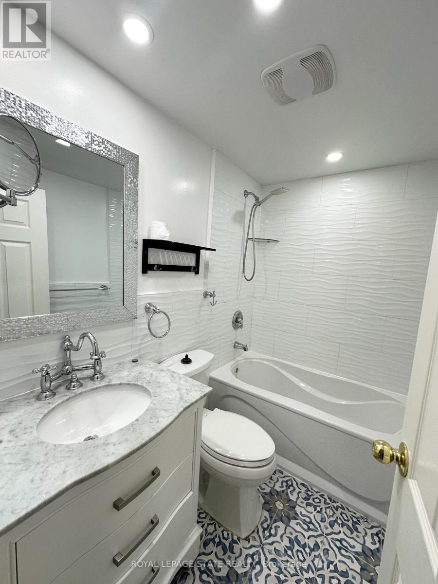 303 - 50 Hilda Avenue, Hamilton, Ontario  L8M 3E6 - Photo 8 - X12485792