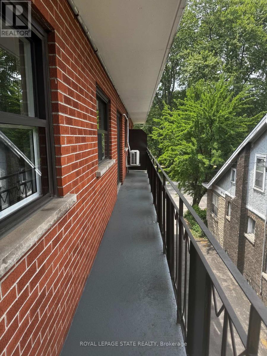 303 - 50 Hilda Avenue, Hamilton, Ontario  L8M 3E6 - Photo 9 - X12485792