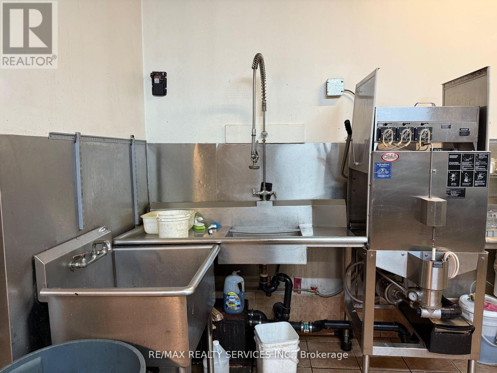 354 Main Street W, Hamilton, Ontario  L8P 1K2 - Photo 13 - X12485821