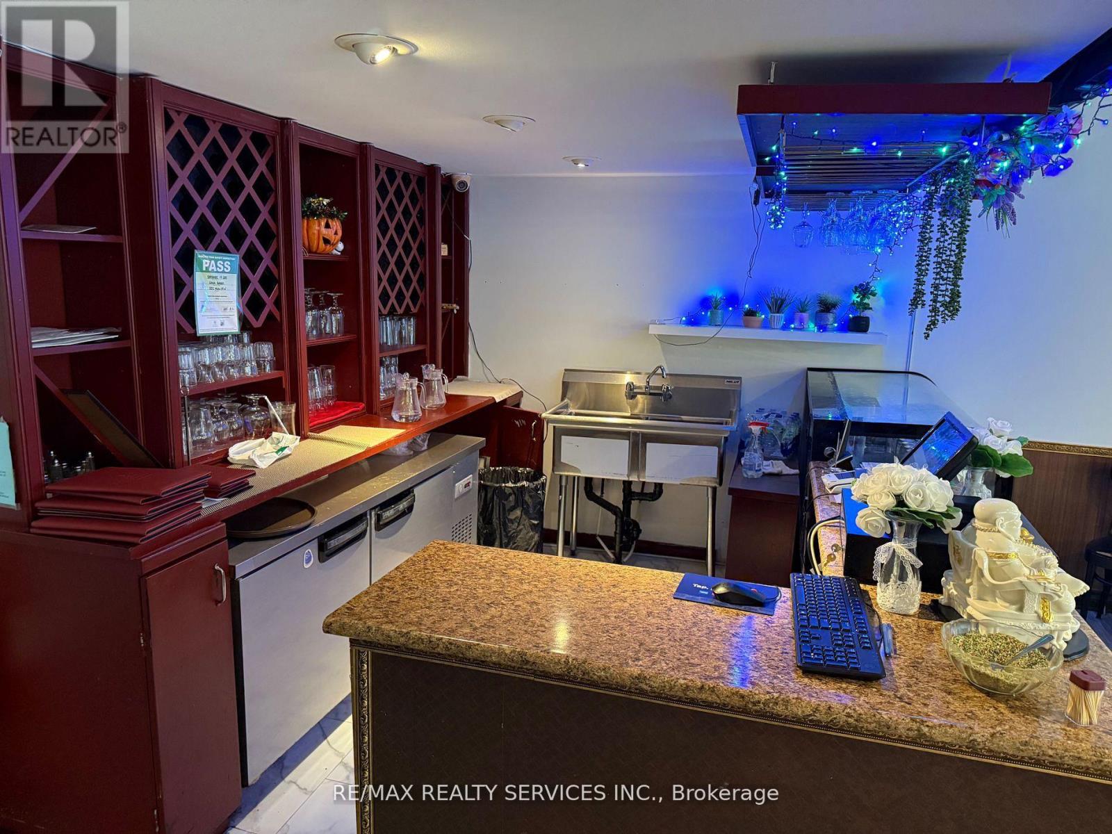 354 Main Street W, Hamilton, Ontario  L8P 1K2 - Photo 15 - X12485821